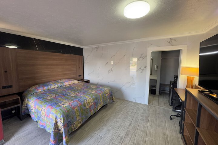 Room 5 of 18
