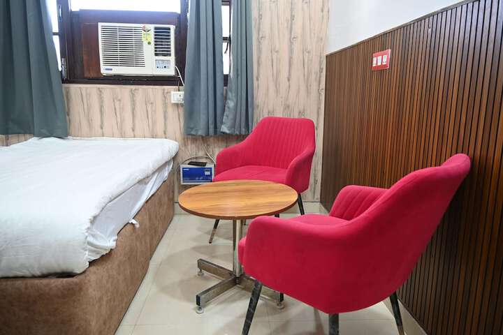 Room 9 of 26