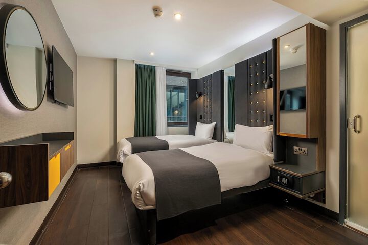 Room 39 of 64