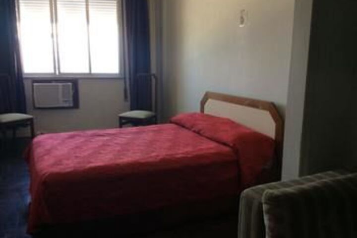 Room 10 of 12