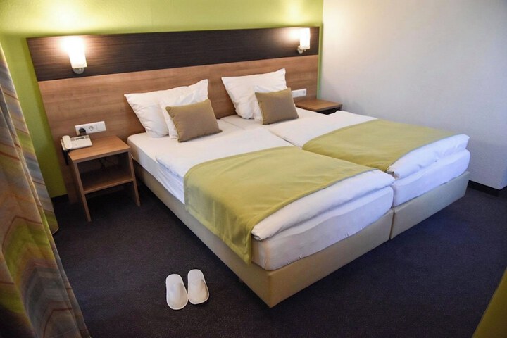 Room 13 of 40