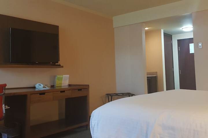 Room 11 of 77