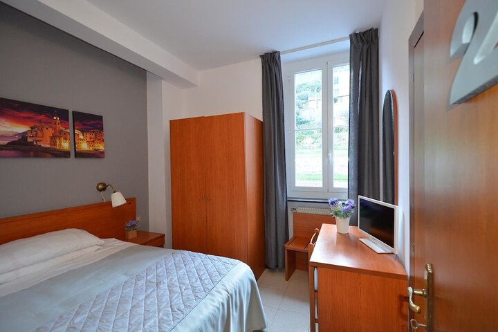Room 4 of 32