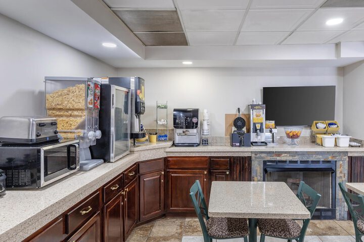 Breakfast/Coffee Service 26 of 28