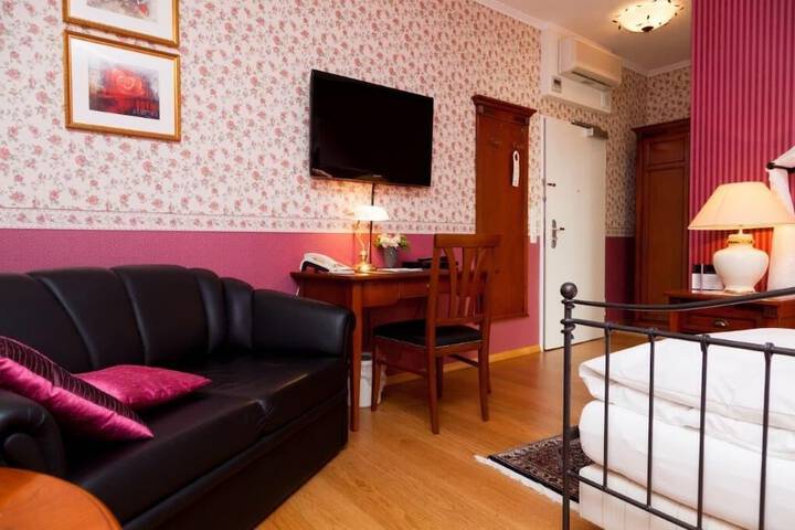 Room 9 of 25