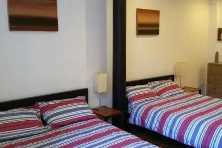 Room 4 of 10