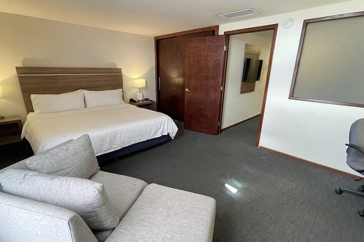 Room 13 of 100