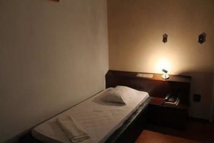 Room 8 of 10