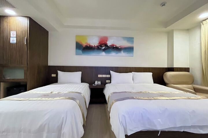 Room 13 of 74