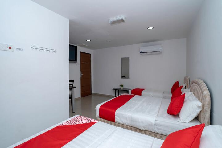 Room 28 of 34