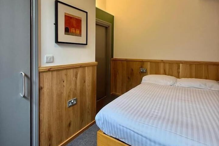Room 43 of 64