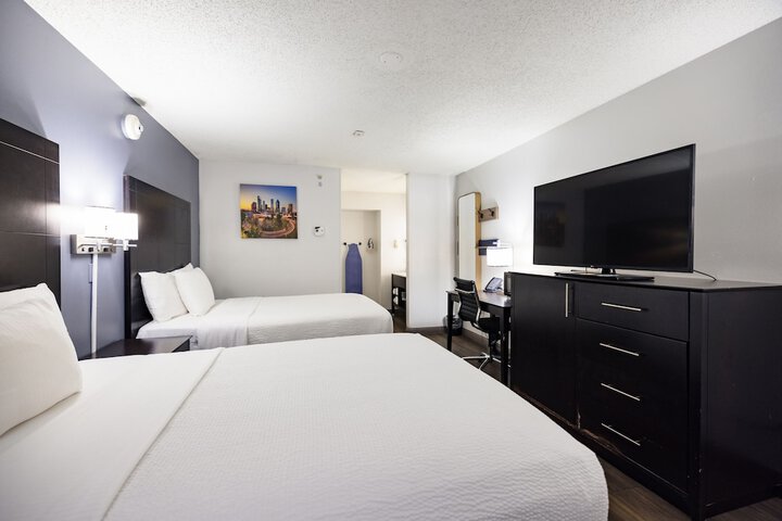 2 Double Beds (16 of 18)