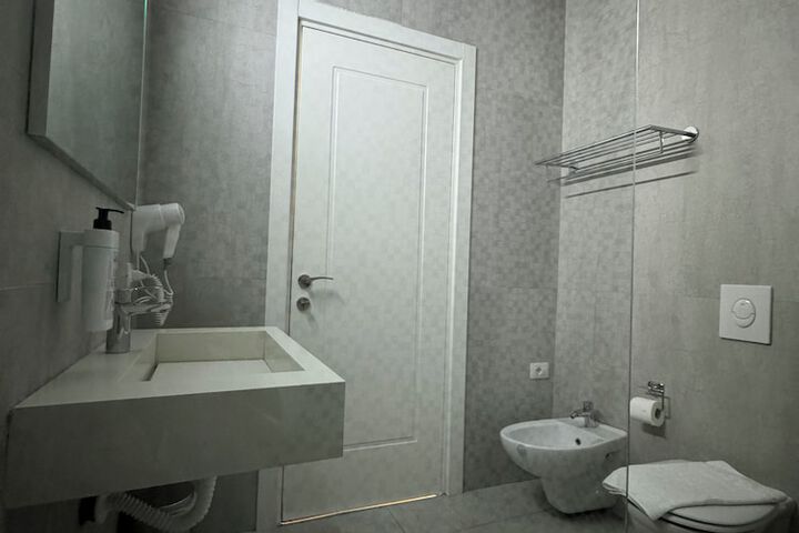 Room 158 of 191