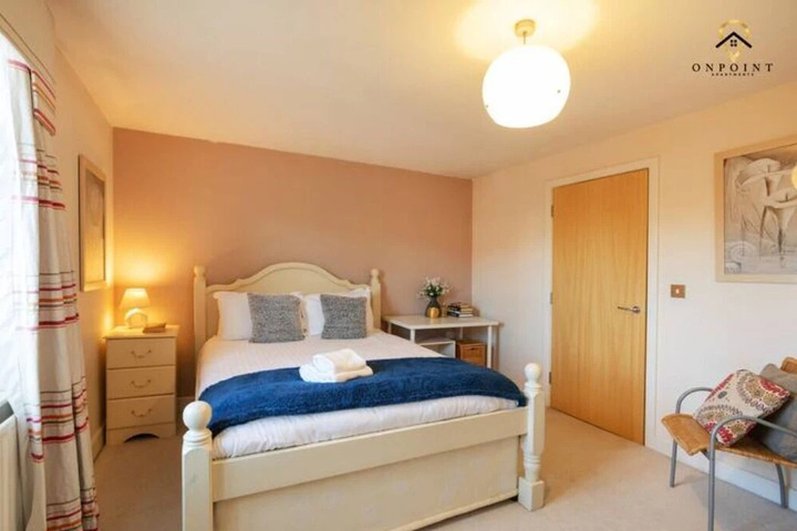 Room 4 of 17