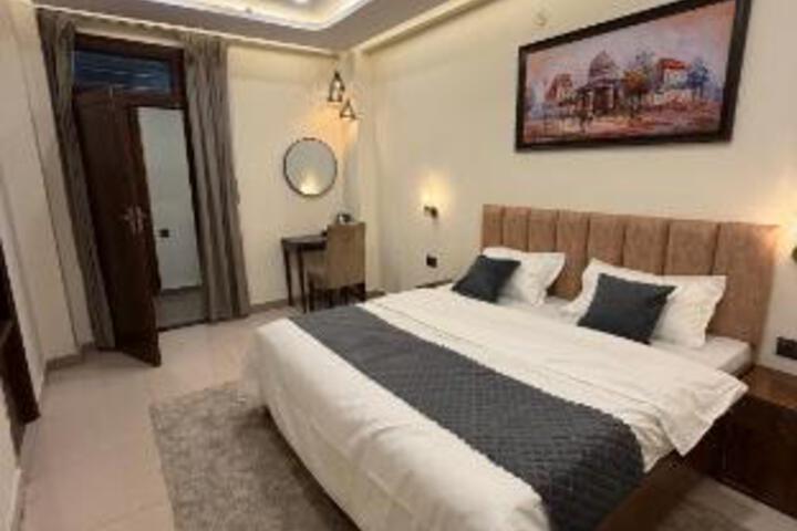 Room 2 of 11