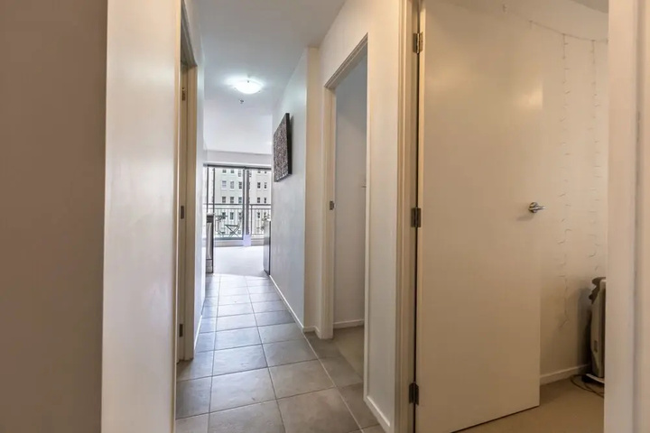 Room 9 of 18