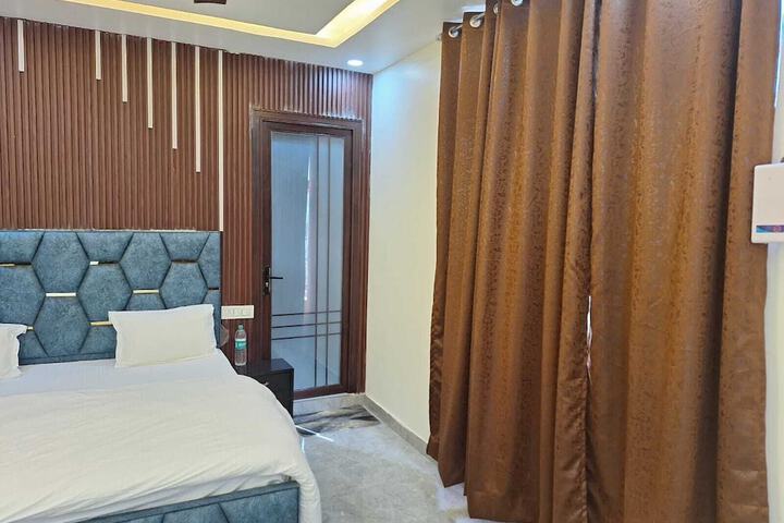Room 9 of 36