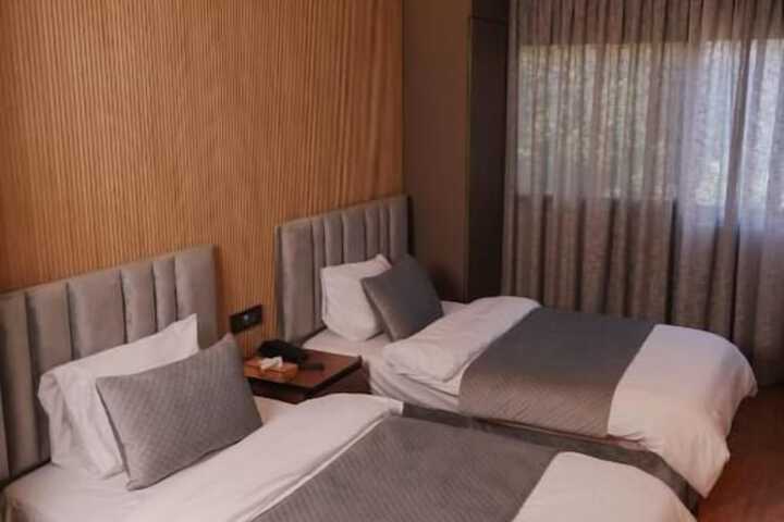 Room 7 of 25
