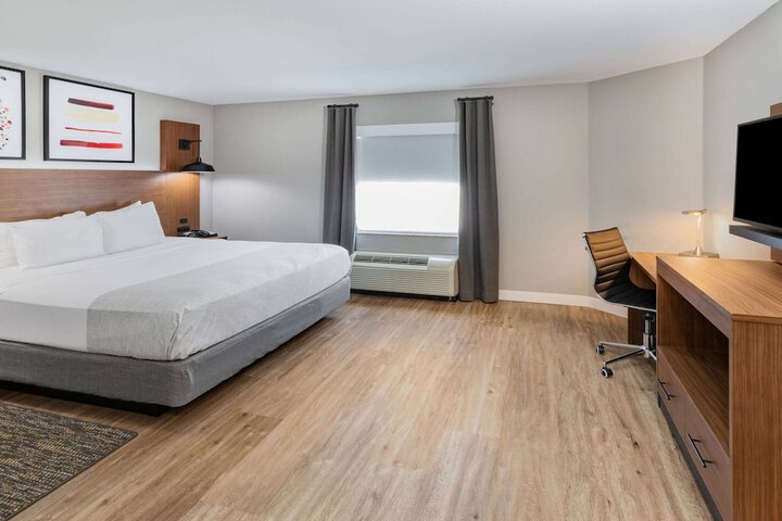 1 King Bed Suite (4 of 5)