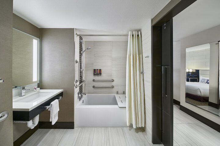 Mountain Deluxe Room with 2 Queen Beds (19 of 21)