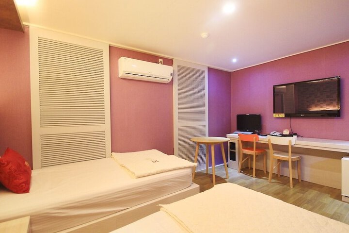 Room 25 of 59