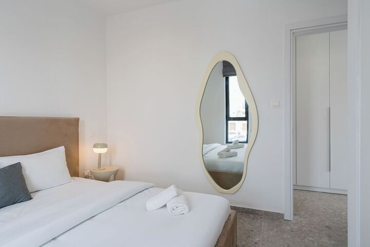Room 5 of 116
