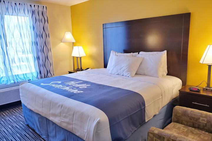 1 King Bed (7 of 14)