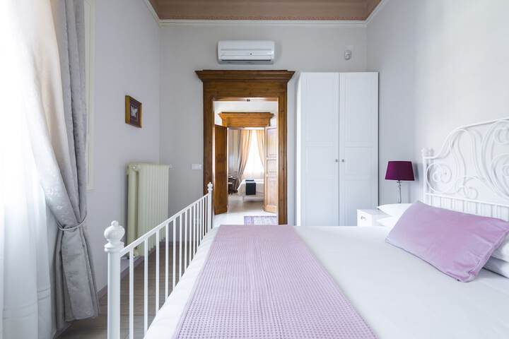 Room 21 of 48