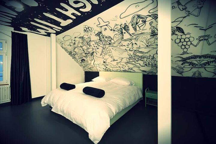 Room 28 of 79