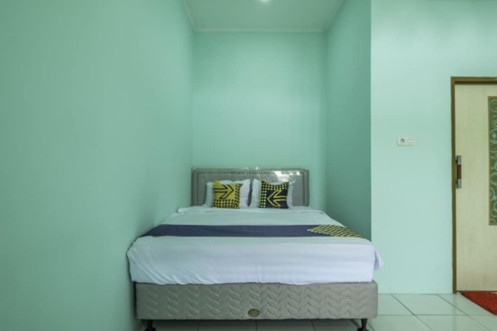 Room 13 of 25