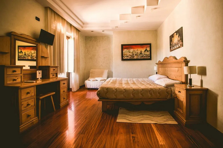 Room 5 of 15