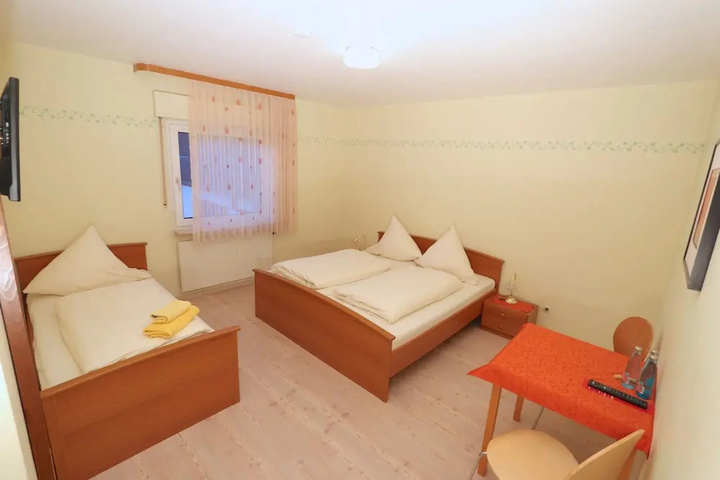 Room 5 of 13