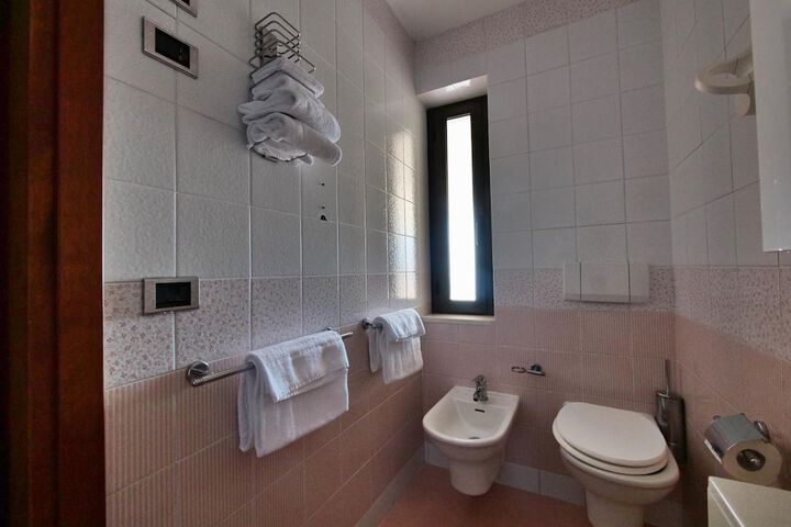 Room 34 of 67