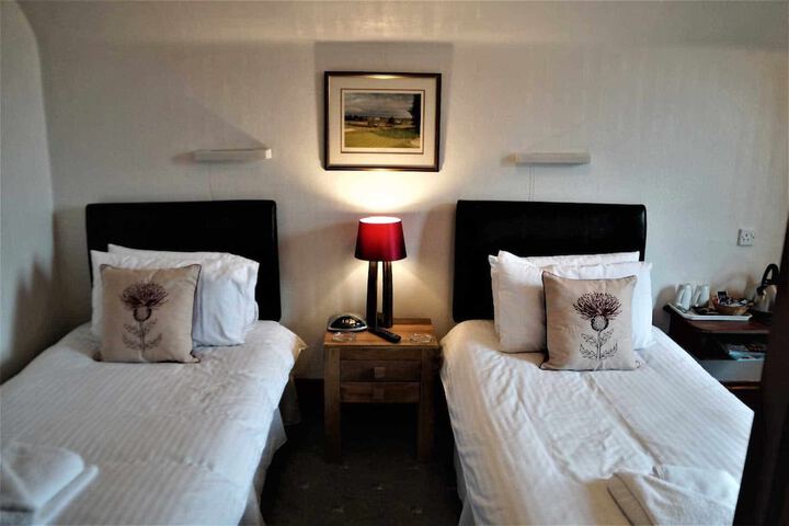 Room 4 of 13