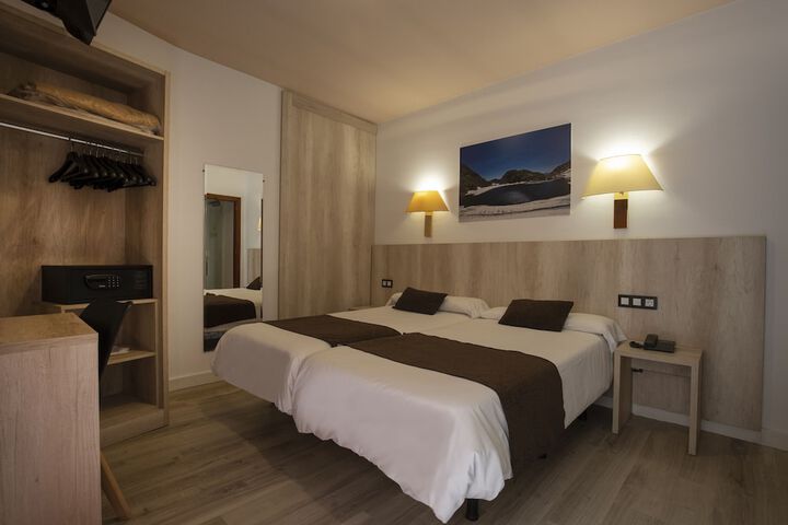 Room 3 of 48