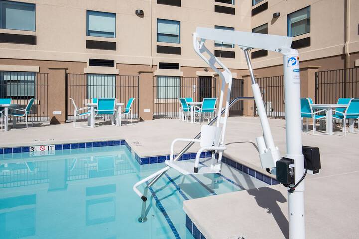 Pool 13 of 39