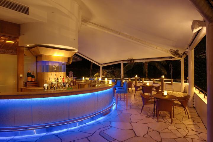 Lounge 71 of 92
