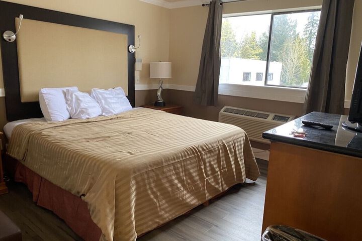 Room 6 of 16