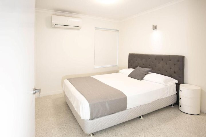 Room 9 of 37