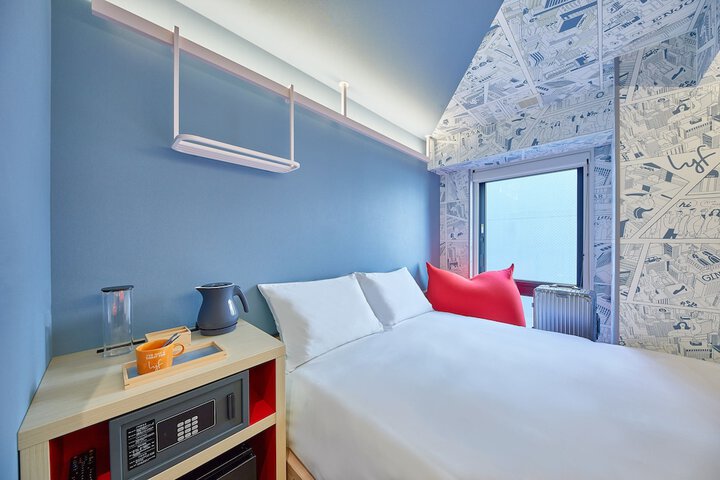 Room 18 di 60