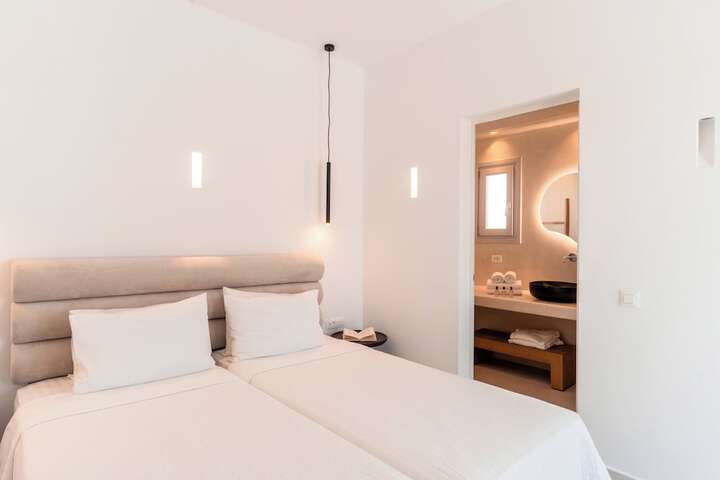 Room 11 of 65