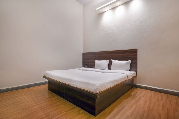 Room 11 of 22