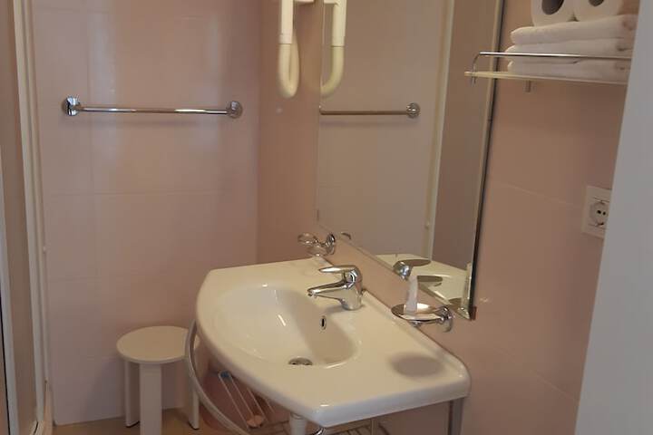 Room 10 of 12