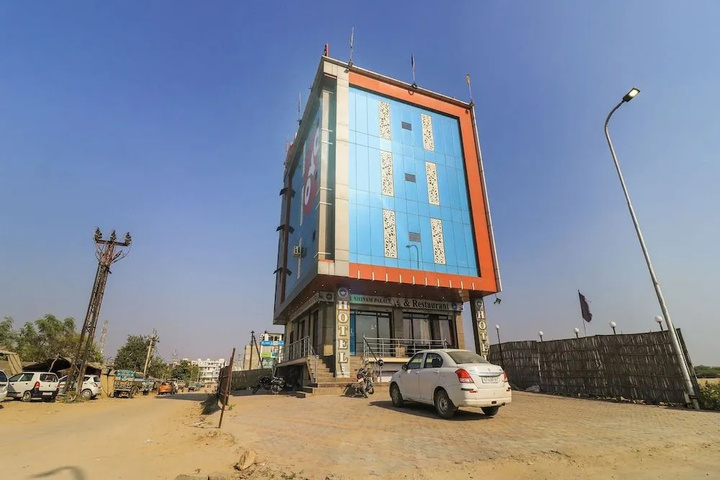 OYO 24615 Hotel Shivam Palace