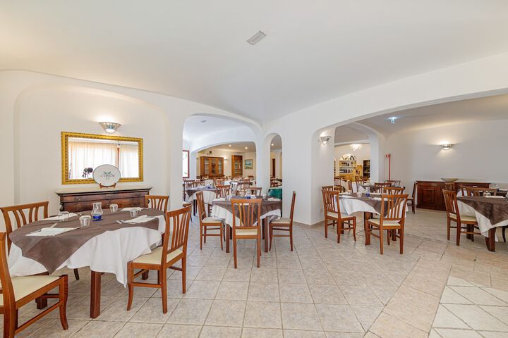 Dining 70 of 104