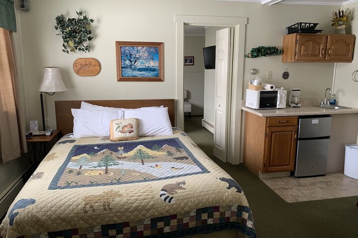 Motel Standard Queen Bed (21 of 23)