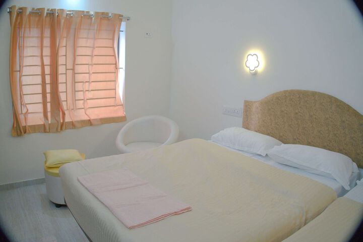Room 6 of 16