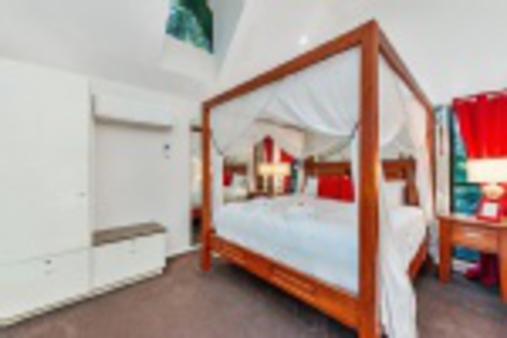 Room 53 of 180