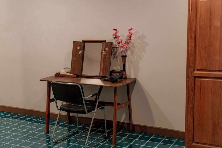 Room 9 of 20