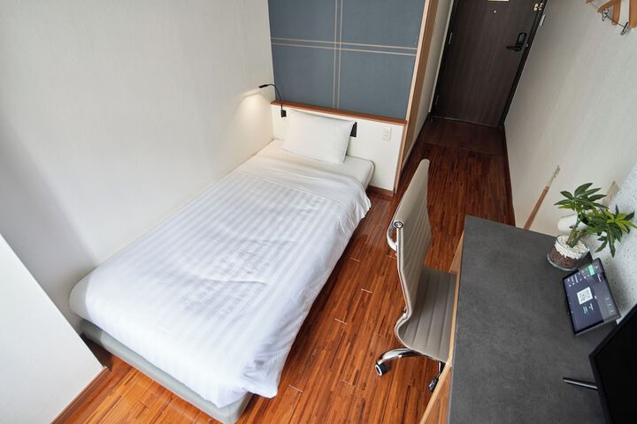 Room 25 of 53